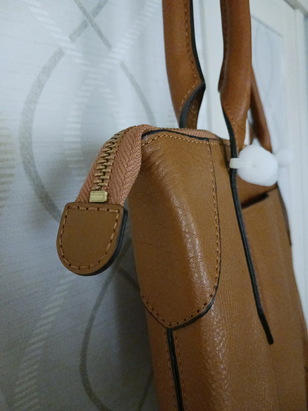NWOT Lodis Tan Leather Tote Bag - Classic Women's Handbag
